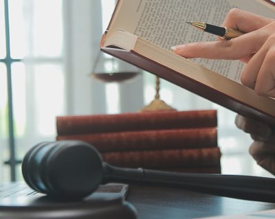 O plenario do STF determinou, por maioria de votos, que o cumprimento da sentenca trabalhista nao podera ser promovido em - Pinheiro Guimaraes